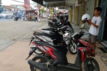 Pengamat Unram soroti legalitas juru parkir