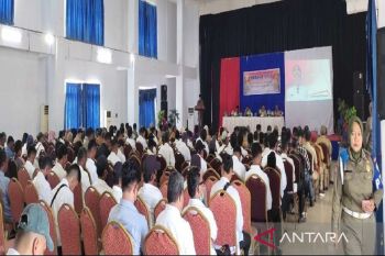Pemkot Baubau berikan bimtek ribuan anggota Linmas pengamanan TPS