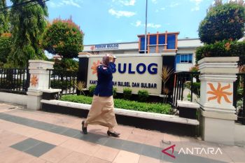 Perum Bulog Sulselbar salurkan bantuan pangan kepada 830 ribu KPM