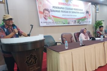 Legislator desak pemerintah dukung petani masuk pasar modern