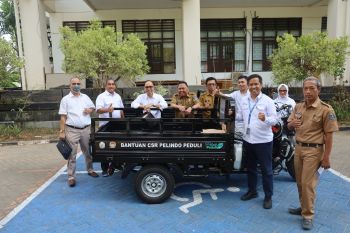 Pelindo Regional 4 bersinergi dengan Forum CSR salurkan bantuan motor