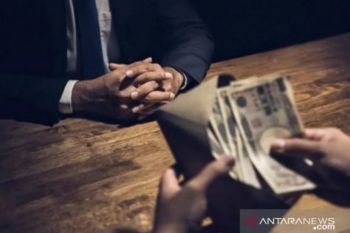 Kejati Riau nonaktifkan jaksa perempuan diduga menerima suap