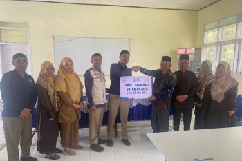 Tebar kebaikan, YBM PLN Solok bantu Ponpes M Natsir