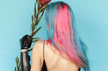 Mencuci rambut setelah diwarnai bikin cepat pudar?