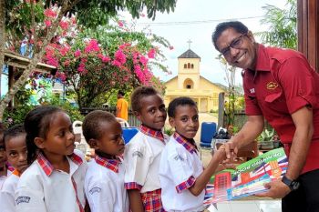 TSE Group berbagi kasih dengan anak-anak Asrama Katolik Boven Digoel