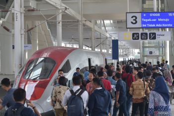 Kereta Api cepat angkut 1.700 penumpang di hari pertama uji coba operasional