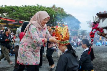 Tradisi "Meras Gandrung" awali pagelaran tari kolosal Gandrung Sewu Banyuwangi