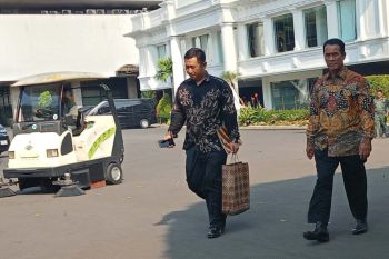 Presiden Jokowi diskusi ekonomi dengan mantan Mentan Amran Sulaiman