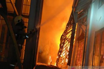 Gulkarmat tambah personel padamkan kebakaran Museum Nasional