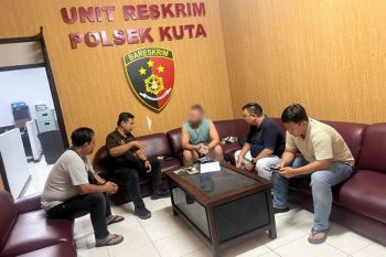 Polisi amankan warga Italia pelaku tindak asusila depan rumah warga Bali