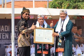 Kanwil Kemenkumham Jatim serahkan sertifikat IG kepada Bupati Pasuruan