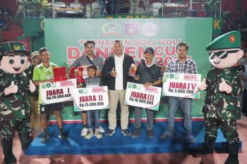 Tim bola voli Babareto Jelantik juara pertama Danrem 162/WB Cup 2023