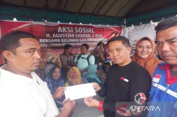 Relawan Ganjar Pranowo di Kalteng salurkan bantuan korban kebakaran