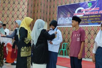 7.410 siswa SD dan SMP di Tanjungpinang dapat seragam gratis