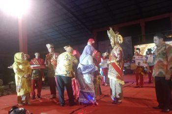 Maulana dan Justine terpiih sebagai Uda dan Uni Duta Wisata Agam