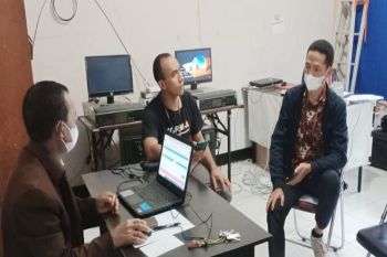 KPU dan Bawaslu koordinasi hak pemilih potensial non e-KTP di Manggarai