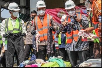 Kapolda Kaltara laksanakan pemusnahan 19 kontainer pakaian bekas ilegal