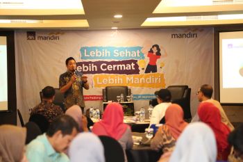 AXA Mandiri gelar Talkshow kesehatan dan lliterasi keuangan di Padang