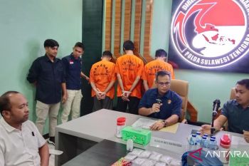 Polda Sulawesi Tenggara tangkap tiga pengedar sabu lintas provinsi di Kendari