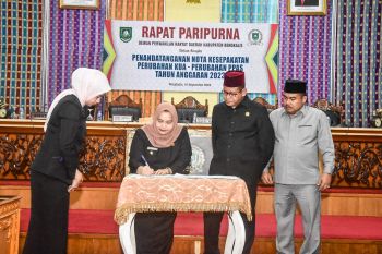 Bupati Bengkalis teken MoU KUA-PPAS bersama DPRD