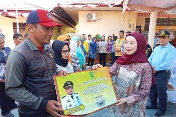 50 pelaku UMKM Palangka Raya terima bantuan peralatan untuk berusaha