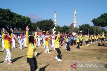 Ratusan warga Temanggung senam  massal peringati Haornas