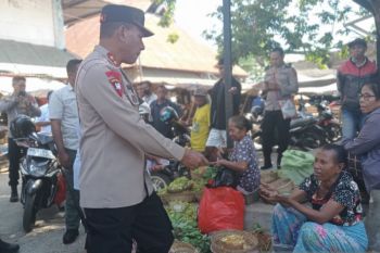 Kapolda NTT berjanji tindak penimbun sembako