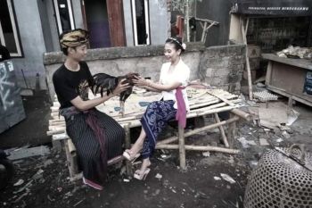 Tradisi Ngumbuq ajang pembuktian cinta di Desa Marong Lombok Tengah