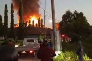 Kebakaran di perumahan guru SD 39 Kassi Maros hanguskan 10 rumah