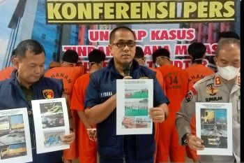 Polda Sumsel menangkap pelaku  penyelundupan BBM Ilegal