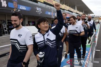 Yuki Tsunoda dan Ricciardo tetap bersama AlphaTauri untuk 2024