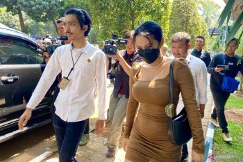 Siskaeee memenuhi panggilan Polda Metro terkait kasus film dewasa