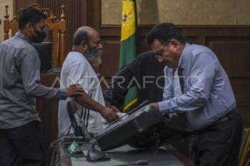 Sidang replik Lukas Enembe