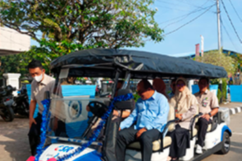 Bank Nagari serahkan "shuttle car" ke RSUP M Djamil