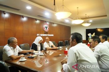 PLN Sumbar sambangi PT Semen Padang pada Hari Pelanggan Nasional