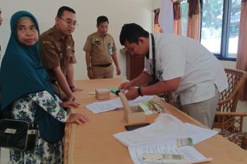 Pemkab Madiun dampingi pedagang pasar dan ritel bermitra dengan Bulog
