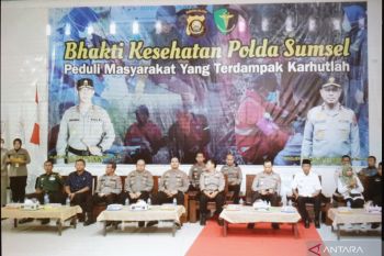 Polda Sumsel gelar bakti kesehatan bantu  masyarakat terdampak karhutla