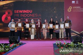 Semen Padang raih penghargaan bidang komunikasi
