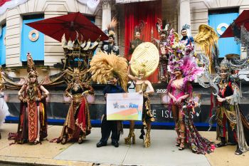 Kolaborasi SoKlin dan Jember Fashion Carnaval curi perhatian warga New York