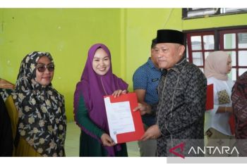 Kemenag Sulut serahkan sertifikat halal tingkatkan kualitas UMKM