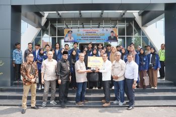 Gubernur Syamsuar serahkan beasiswa Rp693 juta untuk Politeknik Negeri Bengkalis