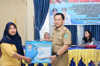 Puluhan perempuan OKU Selatan dapat bantuan usaha ekonomi produktif