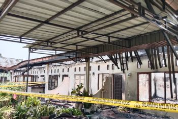 Enam rumah kontrakan di Marpoyan Pekanbaru ludes dilalap api