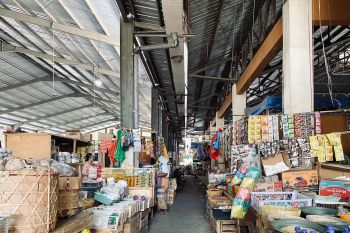 Harga sembako di Pasar Mandalika naik pada Maulid