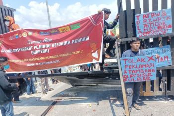 Tiga mahasiswa dilaporkan ke polisi oleh Penjabat Gubernur Sulbar