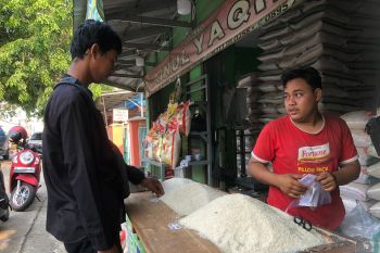 Warga keluhkan harga beras masih melonjak di Serang