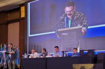 Catatan Ilham Bintang -Kongres XXV PWI, Foto Buya Hamka di Cafe dan Teh Talua