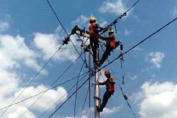 PLN sudah mengalirkan listrik dusun dan desa ke empat kabupaten di NTT