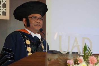Rektor UAD Prof Muchlas dikukuhkan sebagai Guru Besar