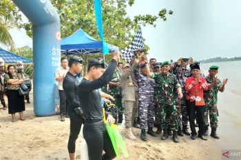 Gerakan peduli lingkungan "The Rising Tide" lintasi Selat Sunda